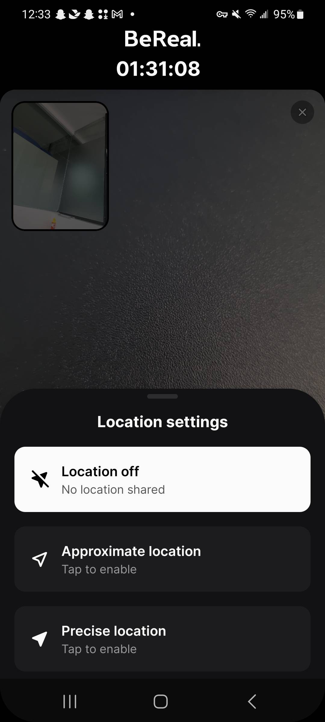 BeReal मध्ये स्थान चालू करण्यासाठी टॅप करा