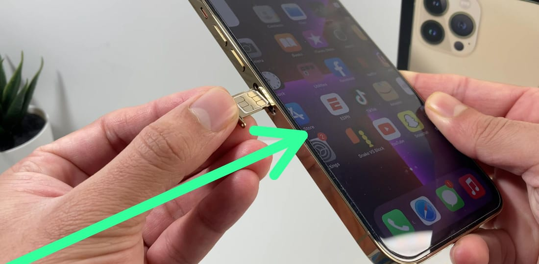 iphone insert sim card