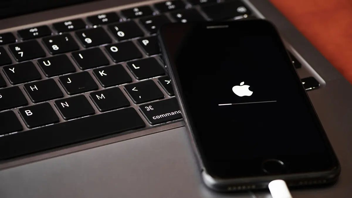 keep iphone plugged in computer